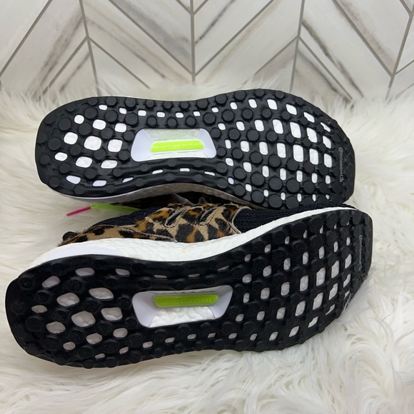 adidas Ultra Boost DNA Leopard - Picture 7 of 9